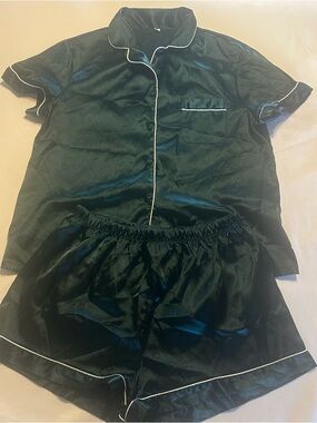 Silky emerald green Short Sleeve Pajama Set with White Piping